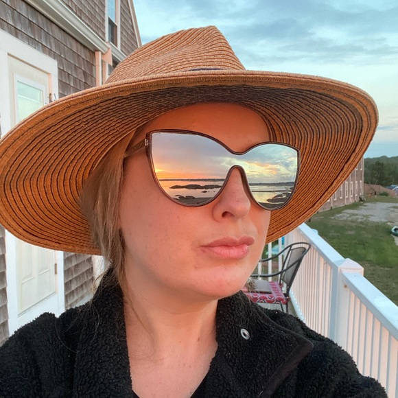 Meet your Posher, Erica - Picture 1 of 1